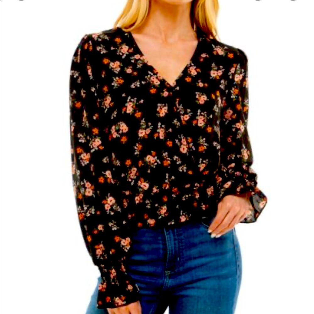 Brand new! “Ultra Flirt” size medium blouse. Flare sleeves, smocked waist